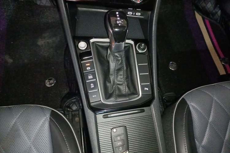 Used Volkswagen Sagitar 2023 280TSI DSG Beyond Lite Edition Gear Lever