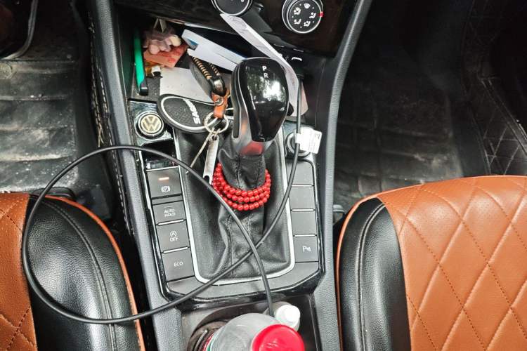 Used Volkswagen Sagitar 2023 300TSI DSG Excellence Edition Gear Lever