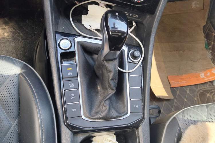 Used Volkswagen Sagitar 2023 280TSI DSG Beyond Lite Edition Gear Lever