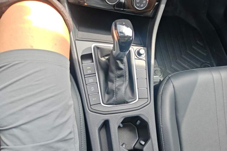 Used Volkswagen Sagitar 2023 300TSI DSG Flyover Edition Gear Lever