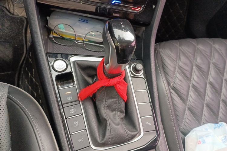 Used Volkswagen Sagitar 2023 280TSI DSG Excellence Edition Gear Lever