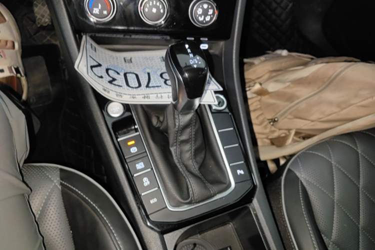 Used Volkswagen Sagitar 2023 280TSI DSG Beyond Lite Edition Gear Lever