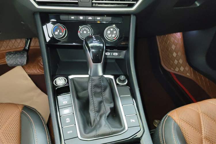 Used Volkswagen Sagitar 2023 280TSI DSG Beyond Lite Edition Gear Lever