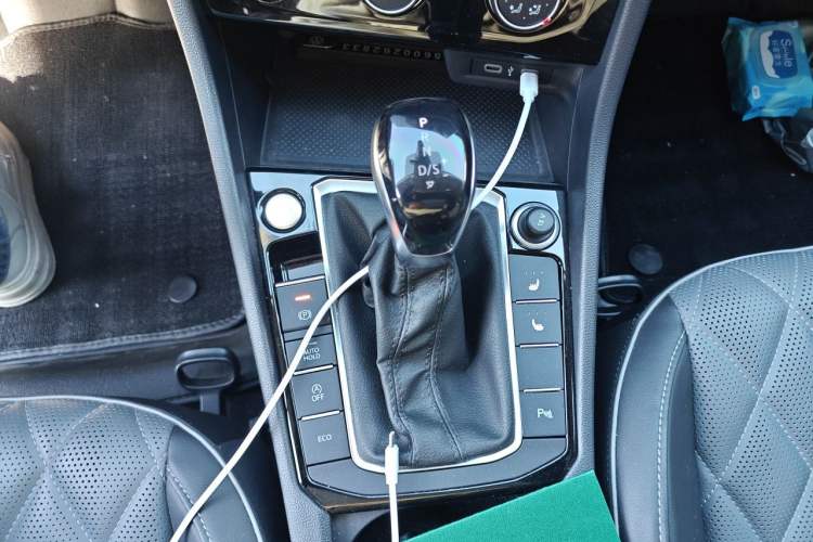 Used Volkswagen Sagitar 2023 300TSI DSG Excellence Edition Gear Lever