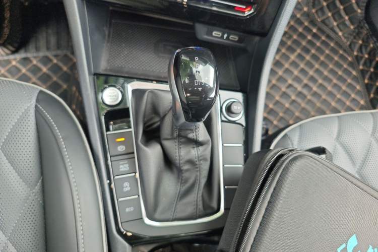 Used Volkswagen Sagitar 2023 280TSI DSG Excellence Plus Edition Gear Lever