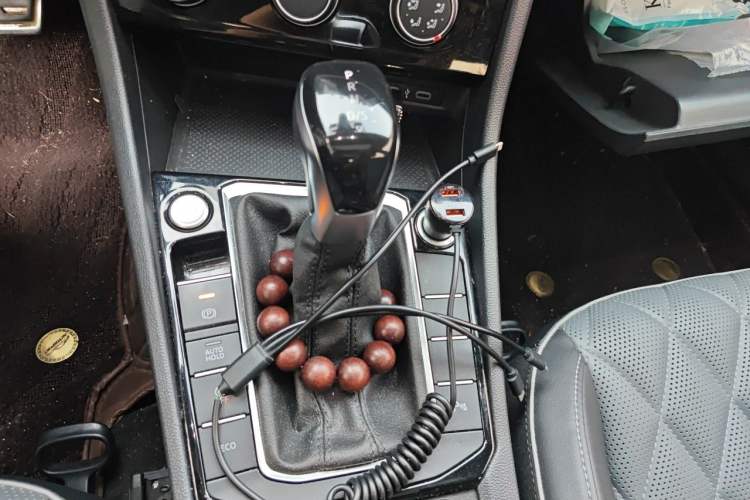 Used Volkswagen Sagitar 2023 300TSI DSG Excellence Edition Gear Lever
