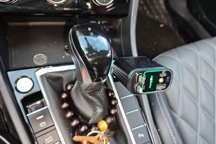 Used Volkswagen Sagitar 2023 300TSI DSG Excellence Edition Gear Lever