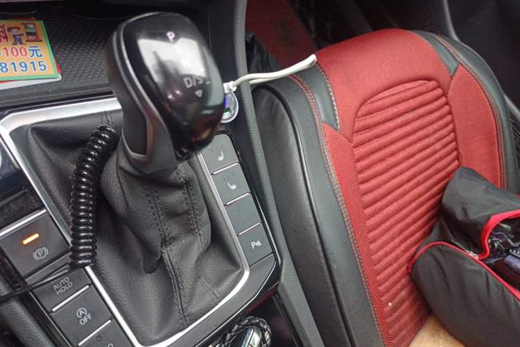 Used Volkswagen Sagitar 2023 300TSI DSG Excellence Edition Gear Lever