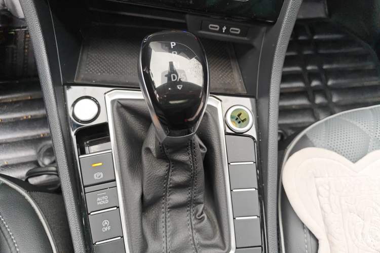 Used Volkswagen Sagitar 2023 280TSI DSG Excellence Plus Edition Gear Lever
