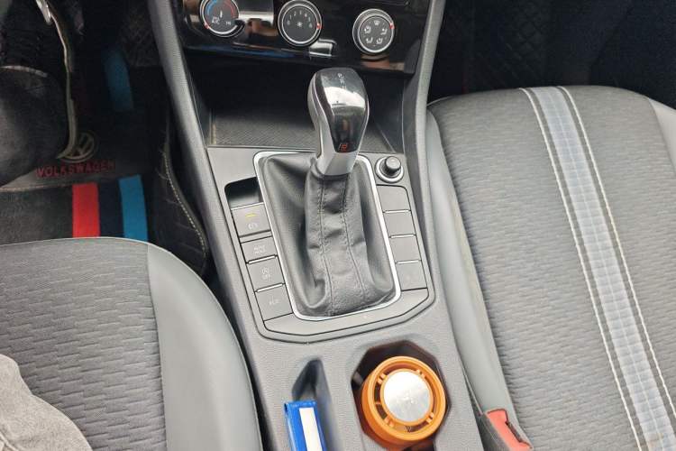 Used Volkswagen Sagitar 2023 300TSI DSG Flyover Edition Gear Lever