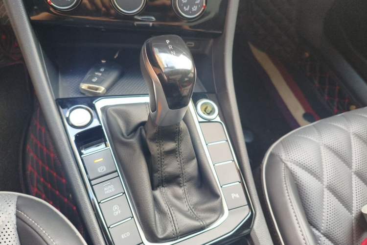 Used Volkswagen Sagitar 2023 280TSI DSG Beyond Lite Edition Gear Lever
