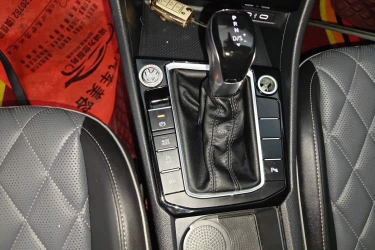 Used Volkswagen Sagitar 2023 300TSI DSG Excellence Edition Gear Lever