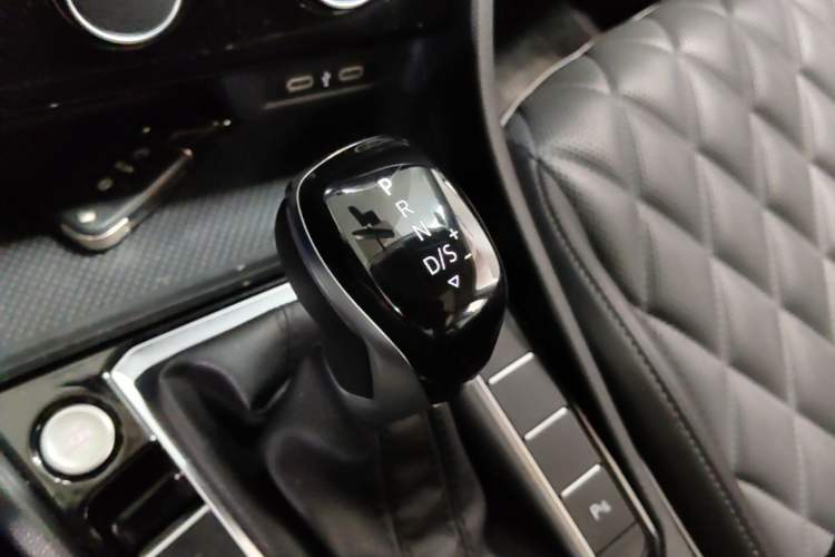 Used Volkswagen Sagitar 2023 280TSI DSG Beyond Lite Edition Gear Lever