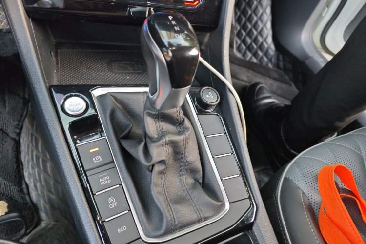 Used Volkswagen Sagitar 2023 280TSI DSG Excellence Plus Edition Gear Lever