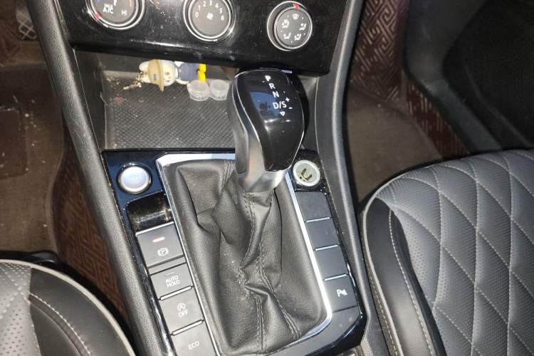 Used Volkswagen Sagitar 2023 280TSI DSG Beyond Lite Edition Gear Lever