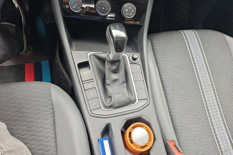 Used Volkswagen Sagitar 2023 300TSI DSG Flyover Edition Gear Lever