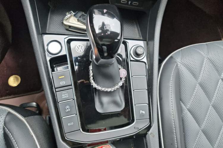 Used Volkswagen Sagitar 2023 300TSI DSG Excellence Edition Gear Lever