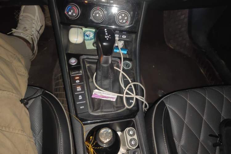 Used Volkswagen Sagitar 2023 280TSI DSG Beyond Lite Edition Gear Lever