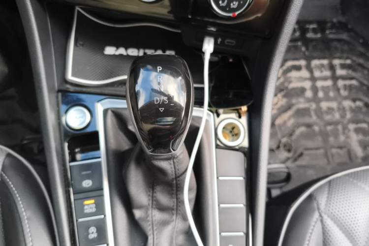 Used Volkswagen Sagitar 2023 280TSI DSG Beyond Lite Edition Gear Lever
