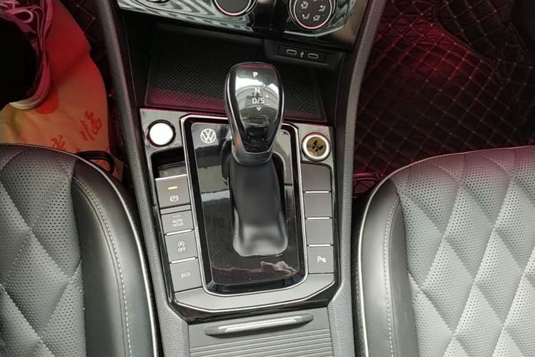 Used Volkswagen Sagitar 2023 280TSI DSG Beyond Lite Edition Gear Lever