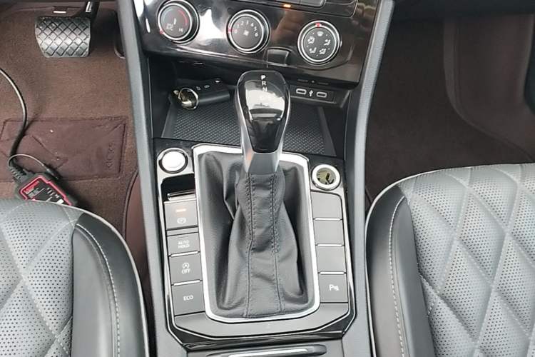 Used Volkswagen Sagitar 2023 280TSI DSG Beyond Lite Edition Gear Lever