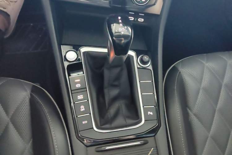 Used Volkswagen Sagitar 2023 280TSI DSG Beyond Lite Edition Gear Lever