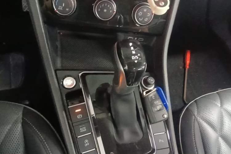 Used Volkswagen Sagitar 2023 280TSI DSG Beyond Lite Edition Gear Lever