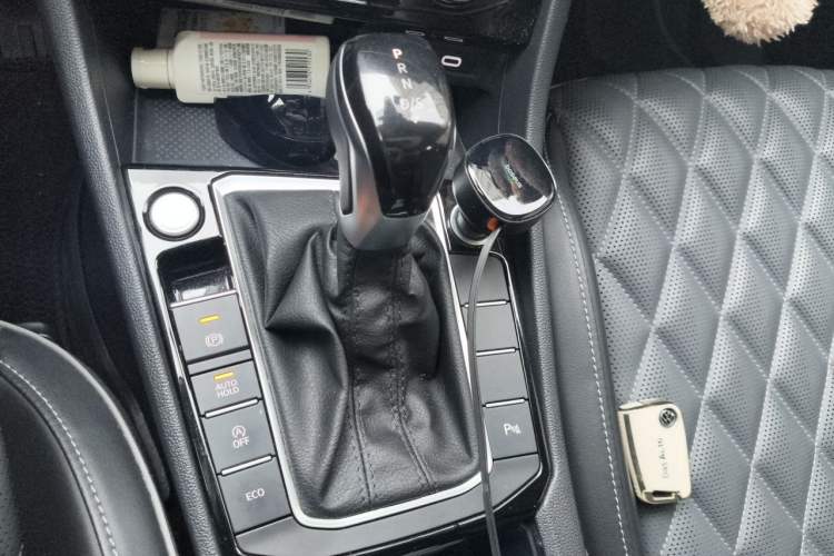 Used Volkswagen Sagitar 2023 300TSI DSG Flyover Edition Gear Lever