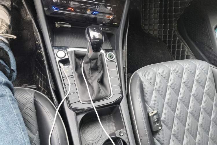 Used Volkswagen Sagitar 2023 200TSI DSG Excellence Edition Gear Lever