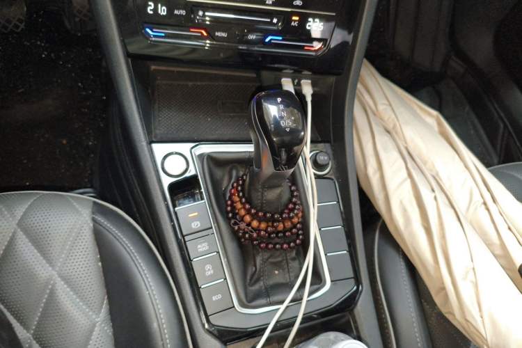 Used Volkswagen Sagitar 2023 280TSI DSG Excellence Plus Edition Gear Lever