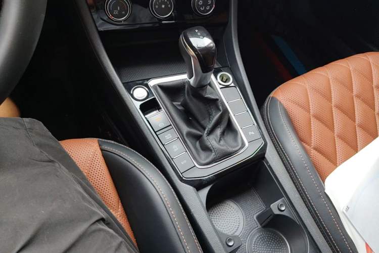 Used Volkswagen Sagitar 2023 280TSI DSG Beyond Lite Edition Gear Lever
