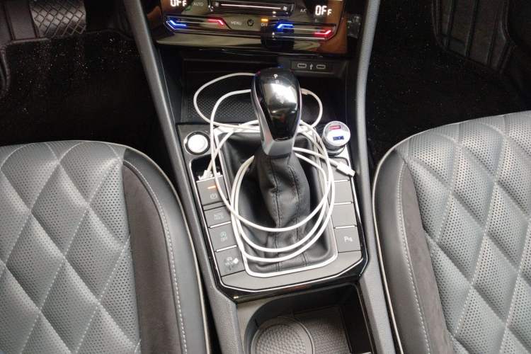 Used Volkswagen Sagitar 2023 300TSI DSG Excellence Edition Gear Lever