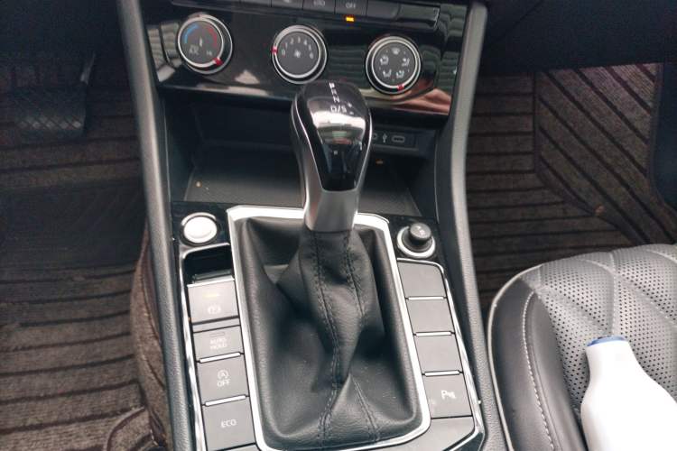 Used Volkswagen Sagitar 2023 280TSI DSG Beyond Lite Edition Gear Lever