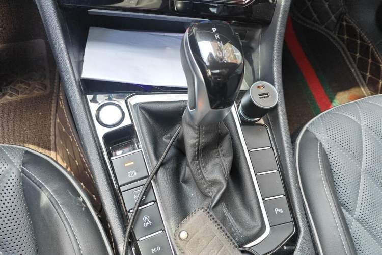 Used Volkswagen Sagitar 2023 280TSI DSG Excellence Edition Gear Lever