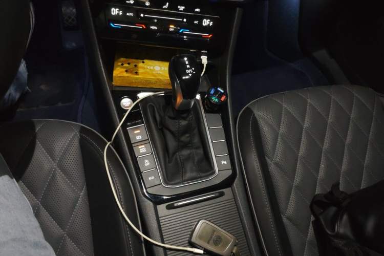 Used Volkswagen Sagitar 2023 280TSI DSG Excellence Edition Gear Lever