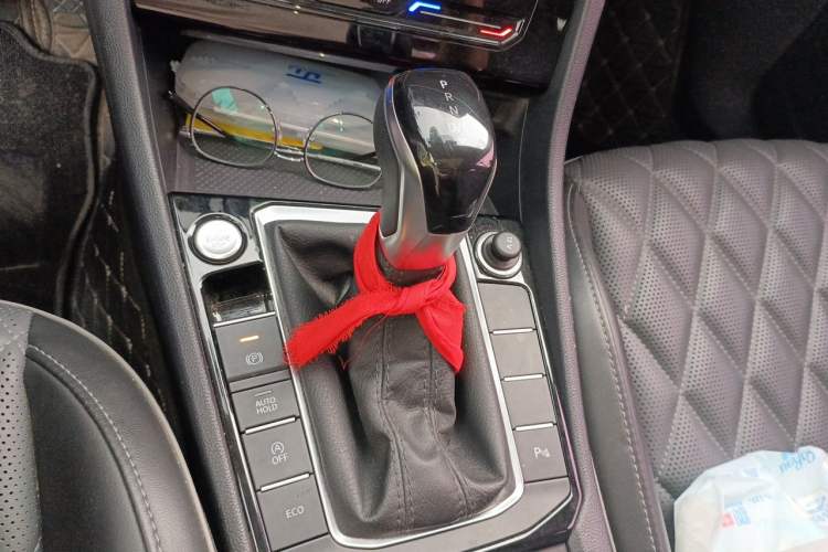 Used Volkswagen Sagitar 2023 280TSI DSG Excellence Edition Gear Lever