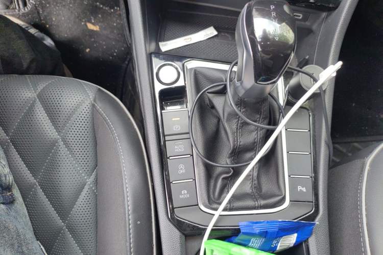 Used Volkswagen Sagitar 2023 300TSI DSG Excellence Edition Gear Lever