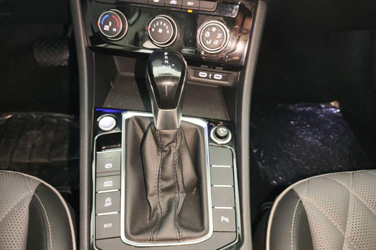 Used Volkswagen Sagitar 2023 280TSI DSG Beyond Lite Edition Gear Lever