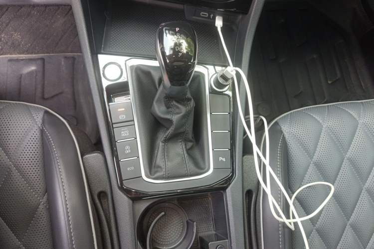 Used Volkswagen Sagitar 2023 300TSI DSG Excellence Edition Gear Lever