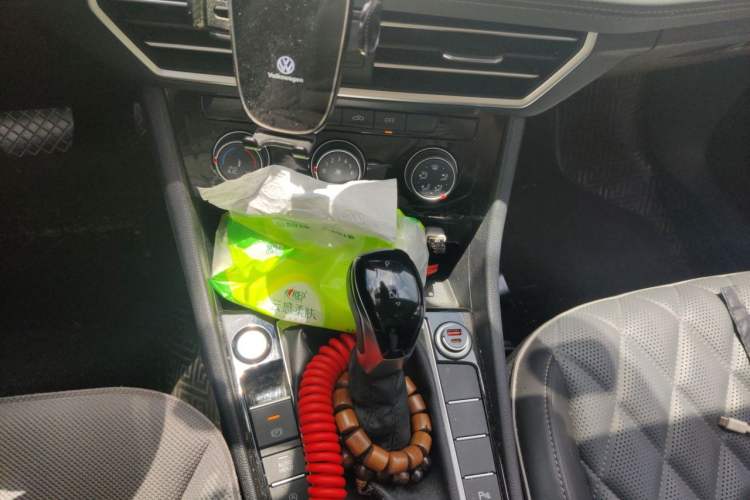 Used Volkswagen Sagitar 2023 300TSI DSG Excellence Edition Gear Lever