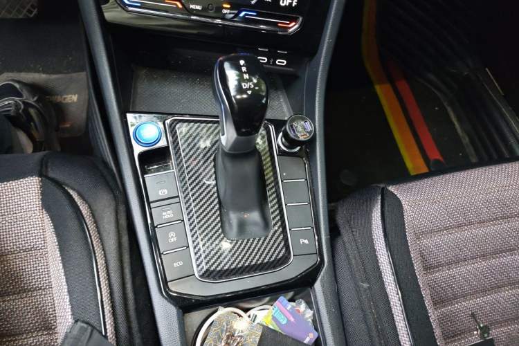 Used Volkswagen Sagitar 2023 280TSI DSG Excellence Edition Gear Lever
