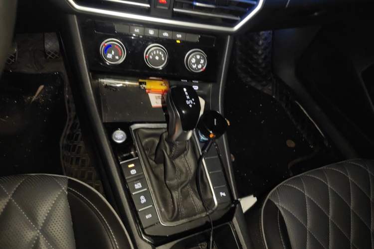 Used Volkswagen Sagitar 2023 300TSI DSG Excellence Edition Gear Lever