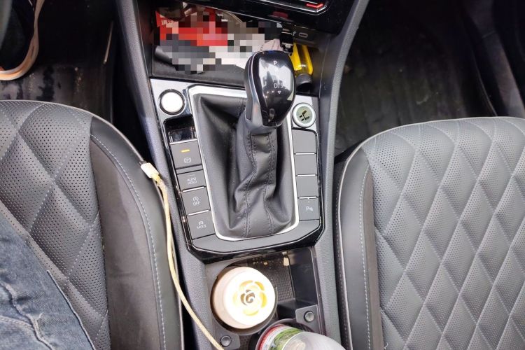 Used Volkswagen Sagitar 2023 300TSI DSG Excellence Edition Gear Lever