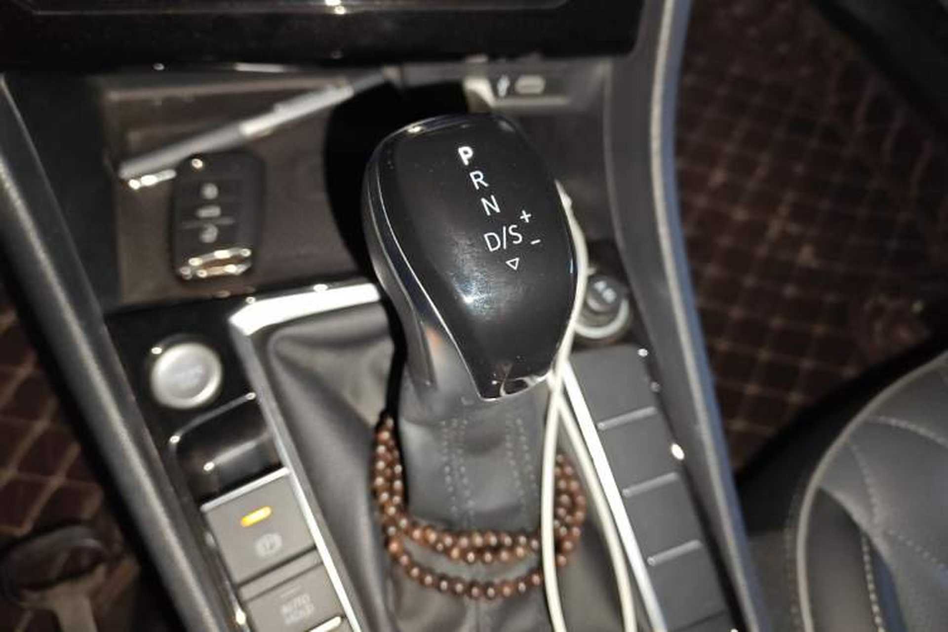 Used Volkswagen Sagitar 2023 280TSI DSG Excellence Plus Edition Gear Lever