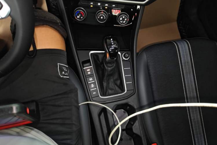 Used Volkswagen Sagitar 2023 300TSI DSG Flyover Edition Gear Lever