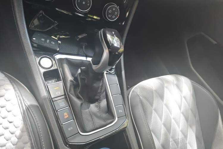 Used Volkswagen Sagitar 2023 300TSI DSG Excellence Edition Gear Lever