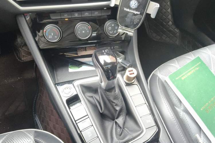 Used Volkswagen Sagitar 2023 300TSI DSG Excellence Edition Gear Lever