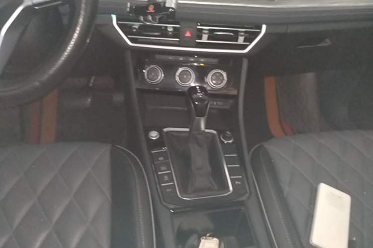 Used Volkswagen Sagitar 2023 280TSI DSG Beyond Lite Edition Gear Lever
