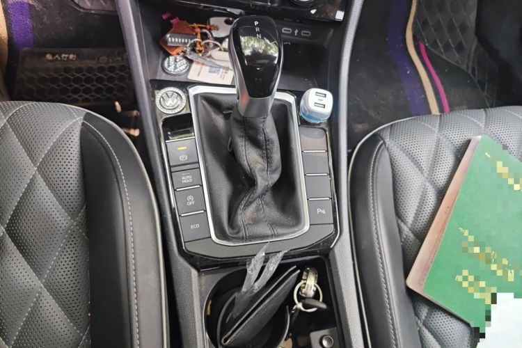 Used Volkswagen Sagitar 2023 300TSI DSG Excellence Edition Gear Lever