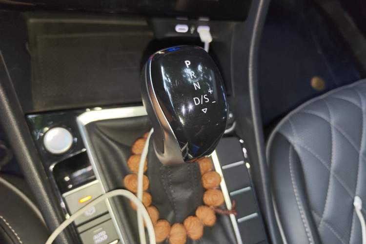 Used Volkswagen Sagitar 2023 280TSI DSG Excellence Plus Edition Gear Lever